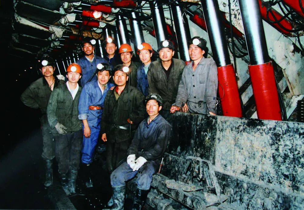 纪委全会作出《关于学习石圪节精神的决定》,结合矿区开发实际,比较