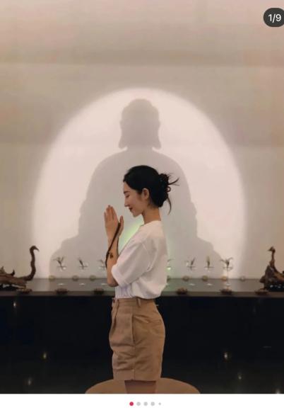 礼佛——当你看到朋友圈里有个朋友每晚都在同一时间段发出一张毛笔手