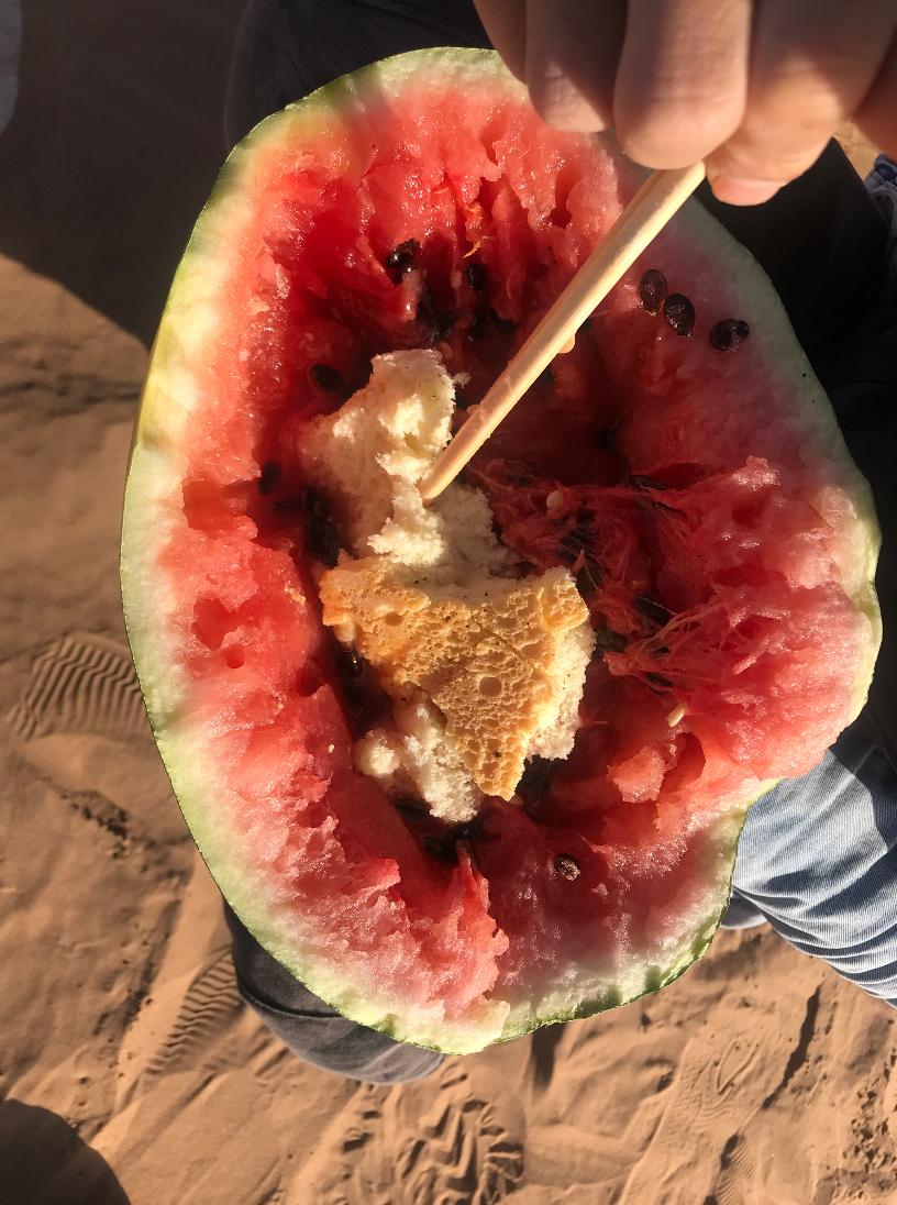 热情的沙漠确实需要这样一份 特色的西瓜泡馕解渴充饥