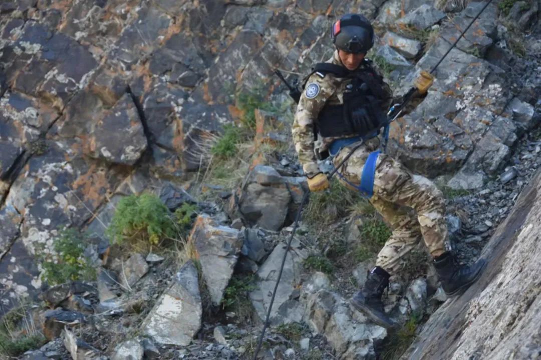 乌鲁木齐市飞豹突击队高清大片来袭