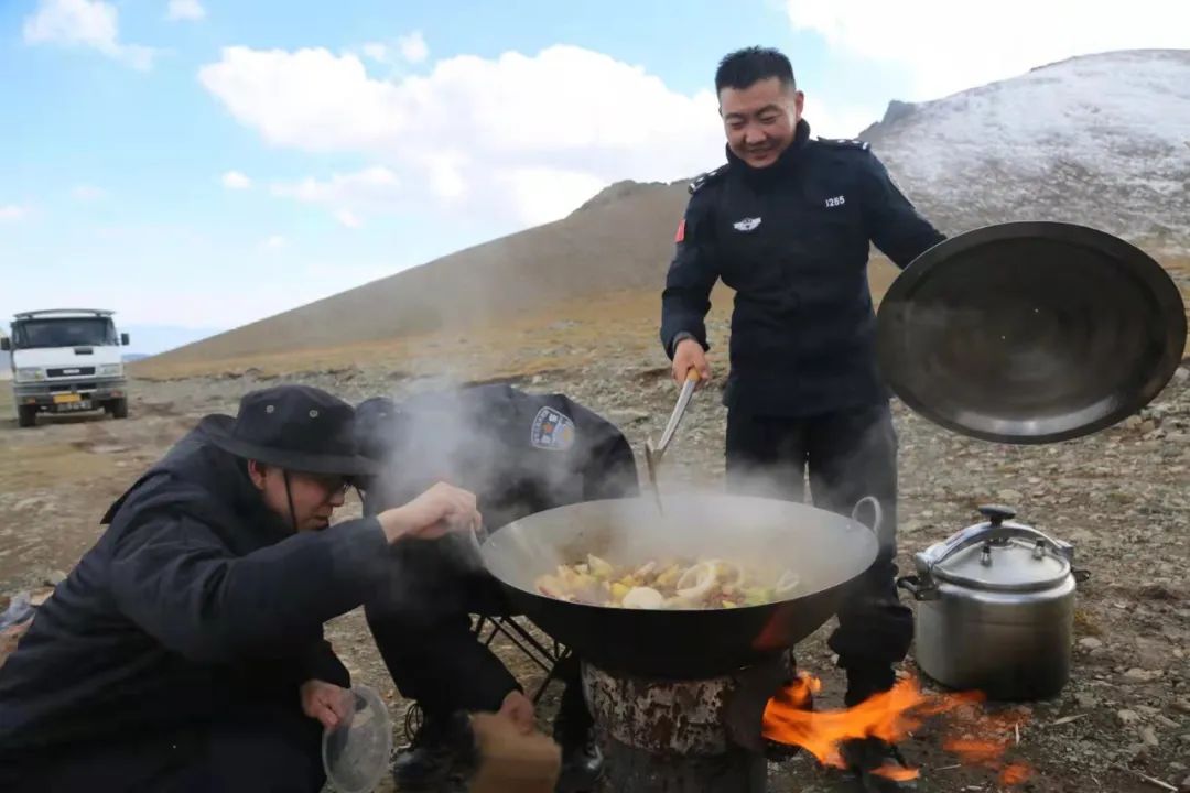乌鲁木齐市飞豹突击队高清大片来袭