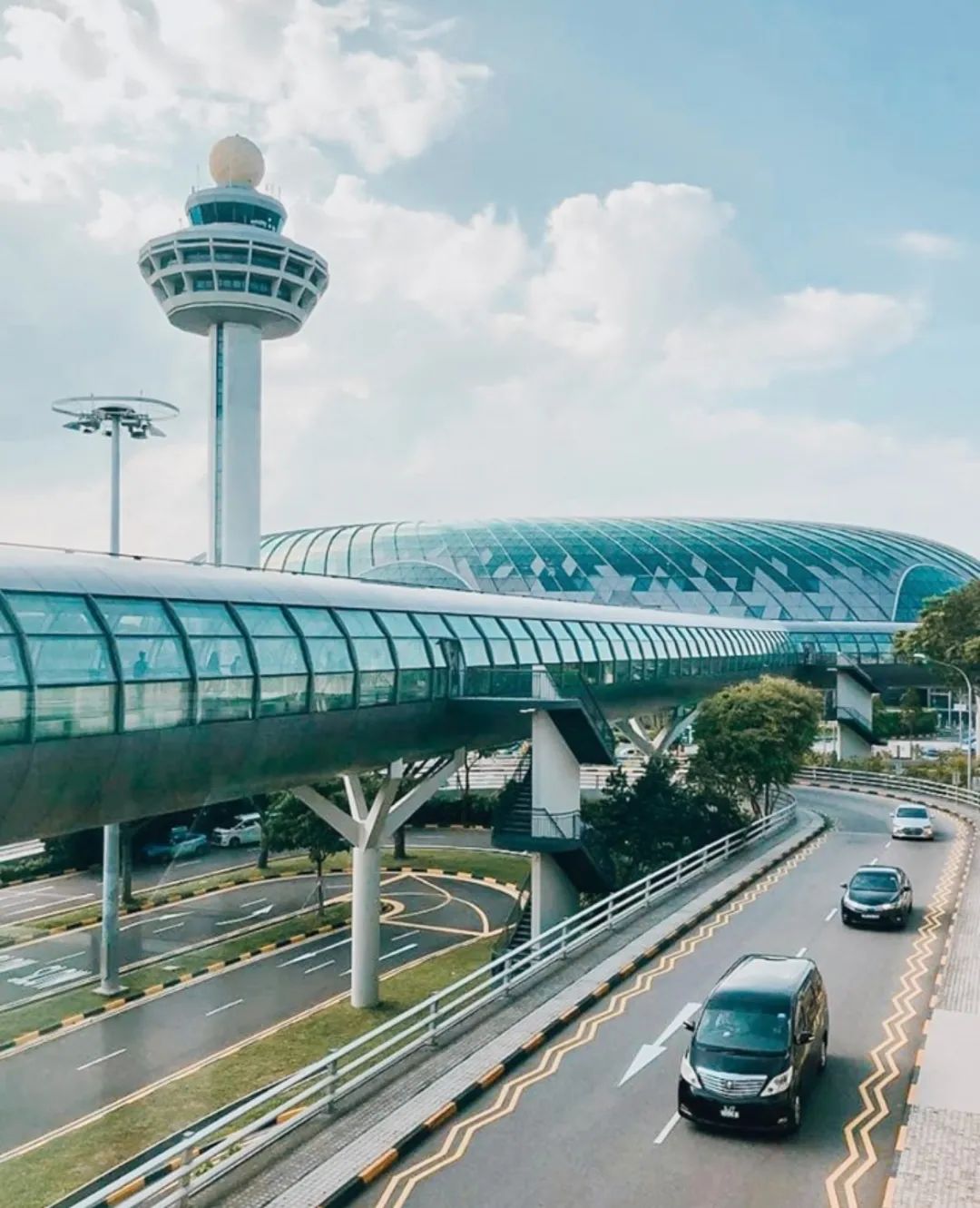 火爆全球的新加坡机场成为网红集中营，它的设计图纸把所有建筑师看哭了！_星耀