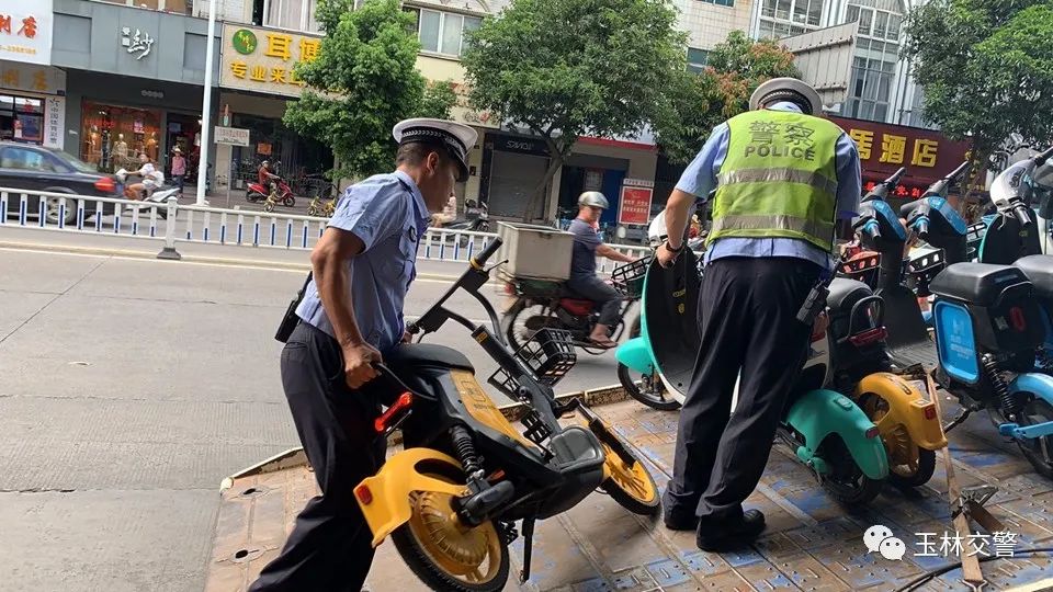 電動車摩托車亂停亂放交警一律拖走