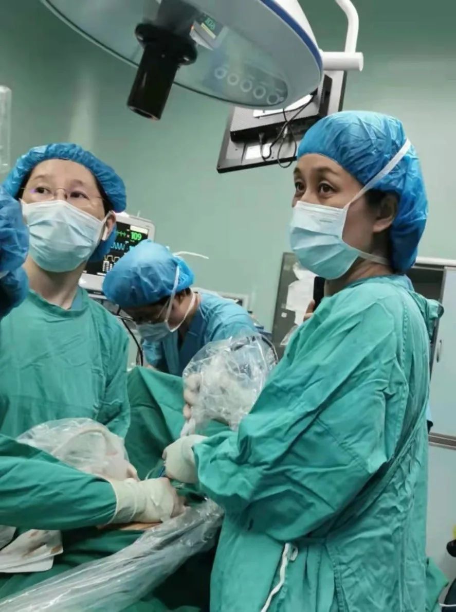 青大附院产科成功开展胎儿镜下双极电凝减胎术