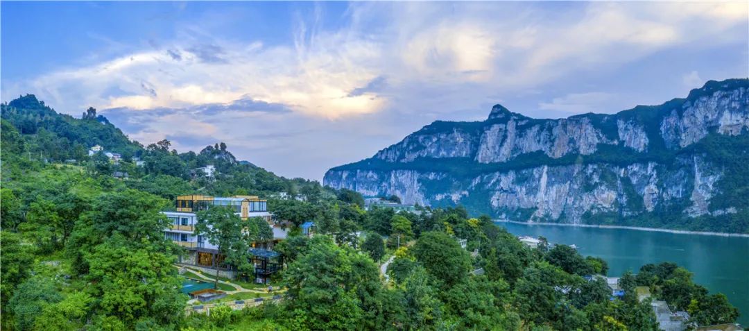 可享受乌江源百里画廊游船40元/人优惠,(化屋基码头--鸭池河大桥往返)