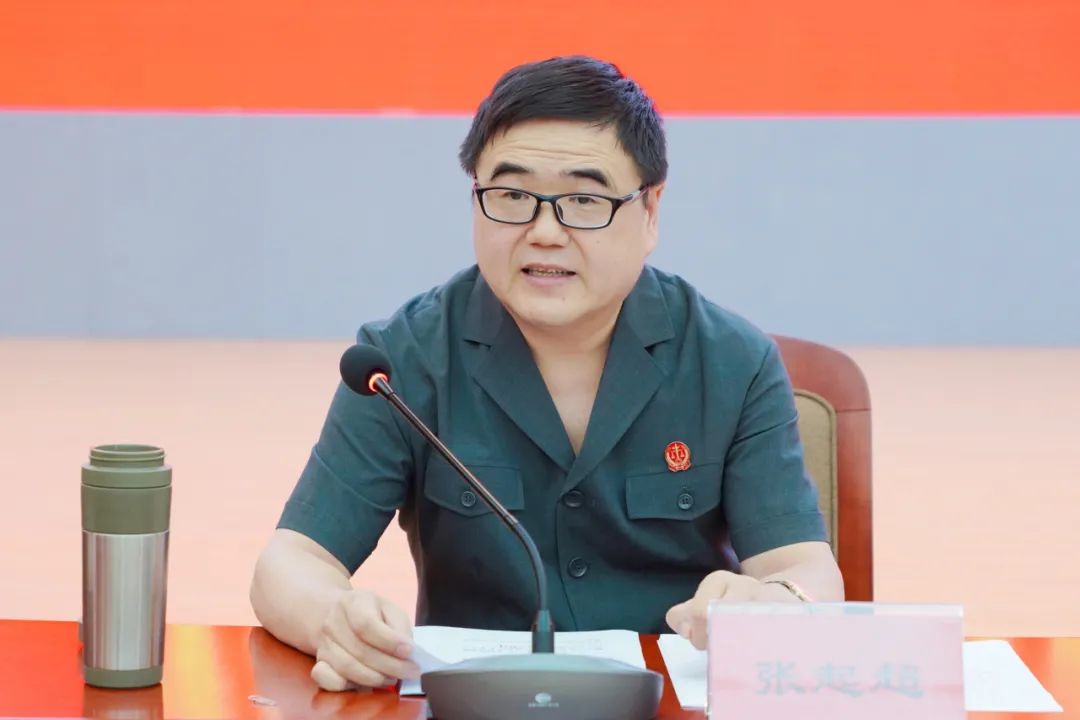 院党组成员,政治部主任张起超强调,优秀青年干警必须