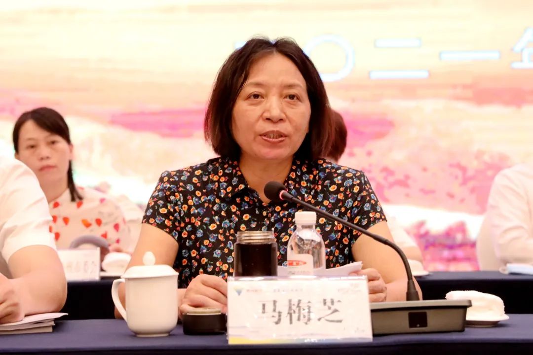 马梅芝代表市各民主党派,工商联,无党派代表人士和新的社会阶层人士向