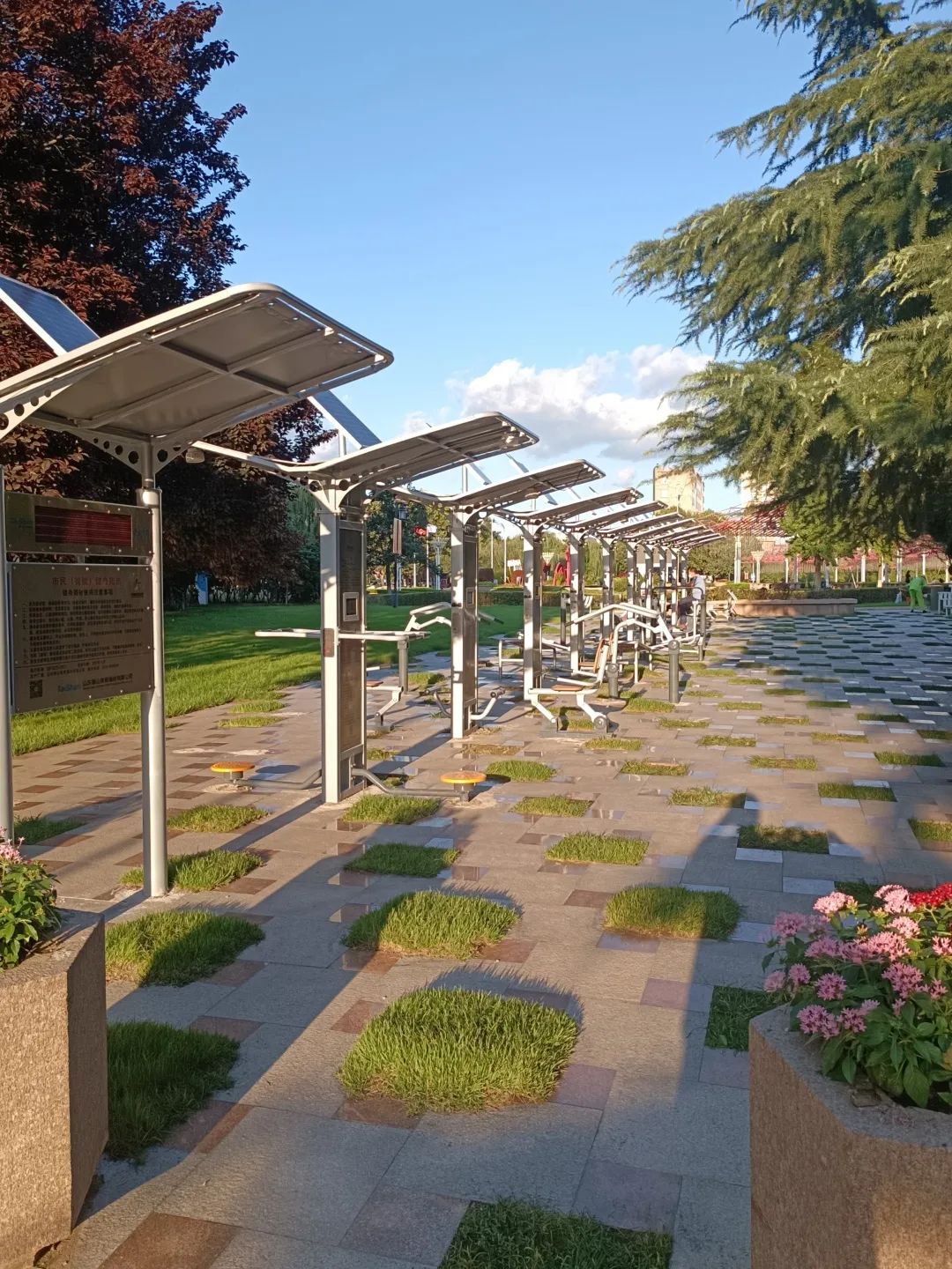 我为群众办实事丰富社区健身场地设施提升8分钟健身圈