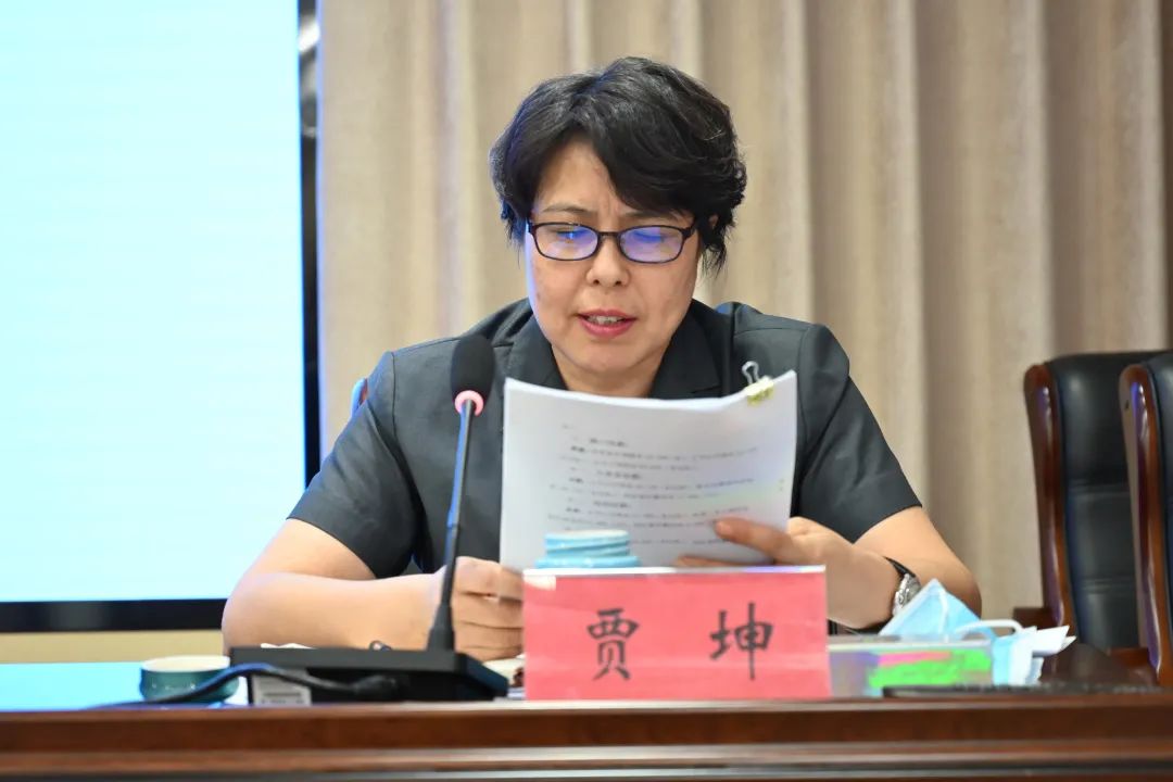 党组成员张立才汇报优化营商环境"两条例"执法检查工作和我院成立迎接