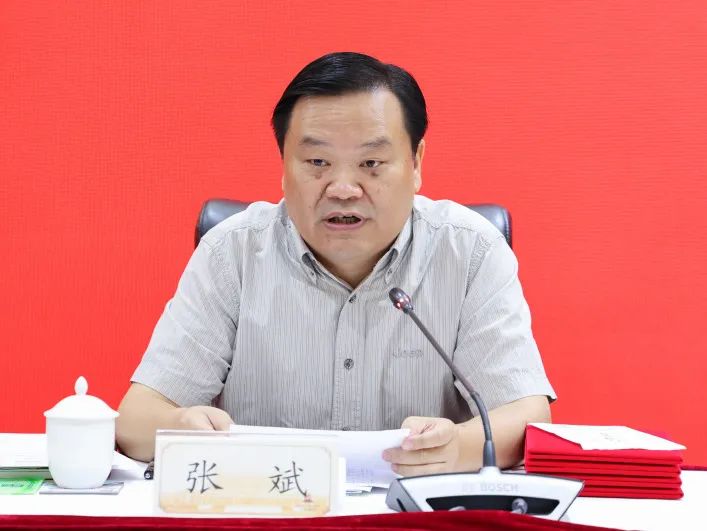 转化为履职成果,为深入实施"两区一堡"战略定位,全面打响"上海湾区"