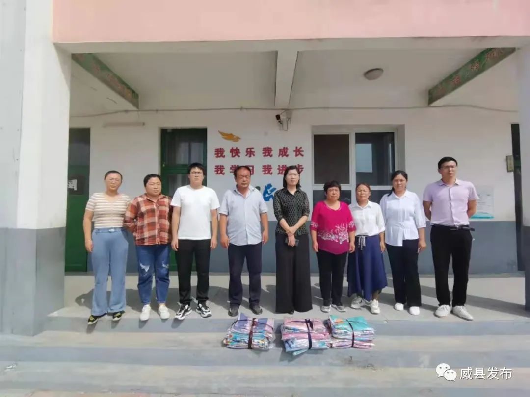 9月10日,县委宣传部副部长,新闻出版(版权)局局长黄桂宁到七级镇西