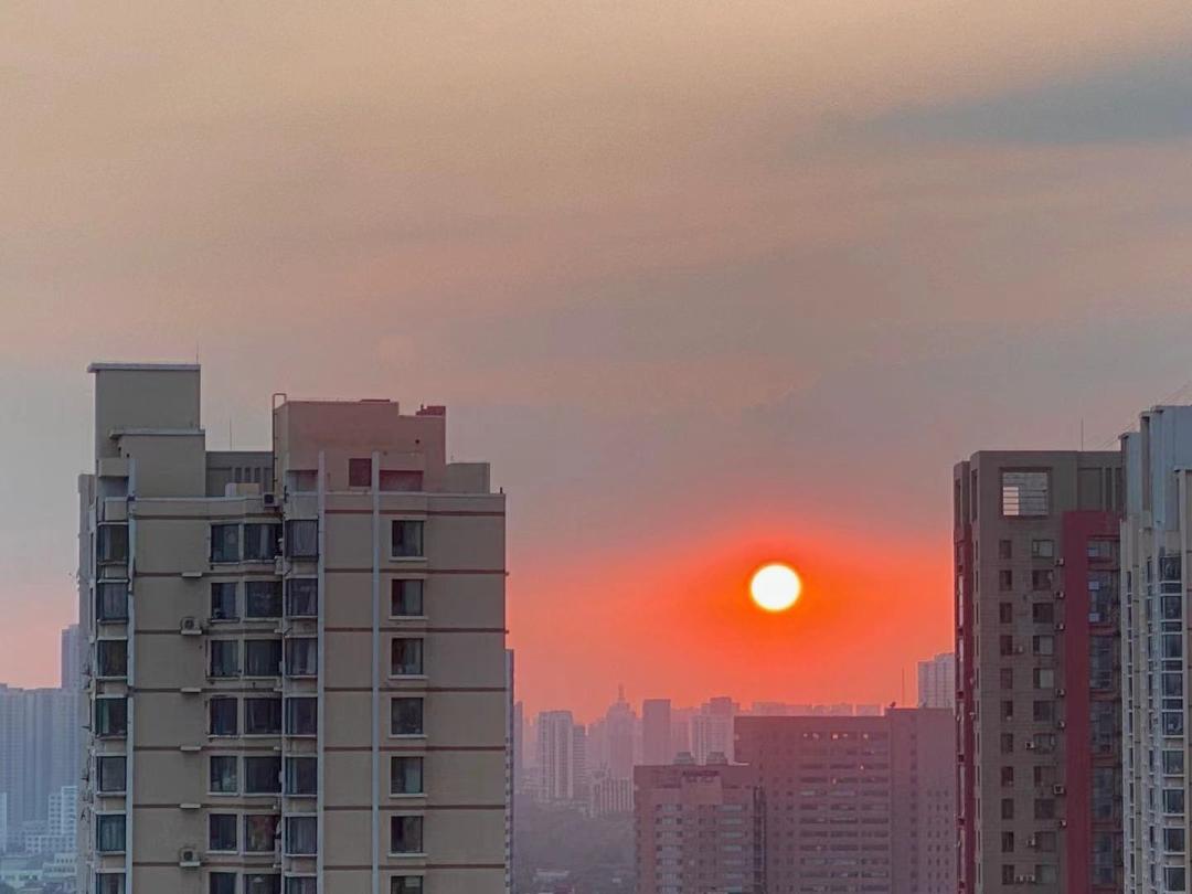 你被雷吓醒了吗？今天还是雨雨雨，瞬间风力8~9级 辽婶儿聊天 澎湃号·媒体 澎湃新闻 The Paper