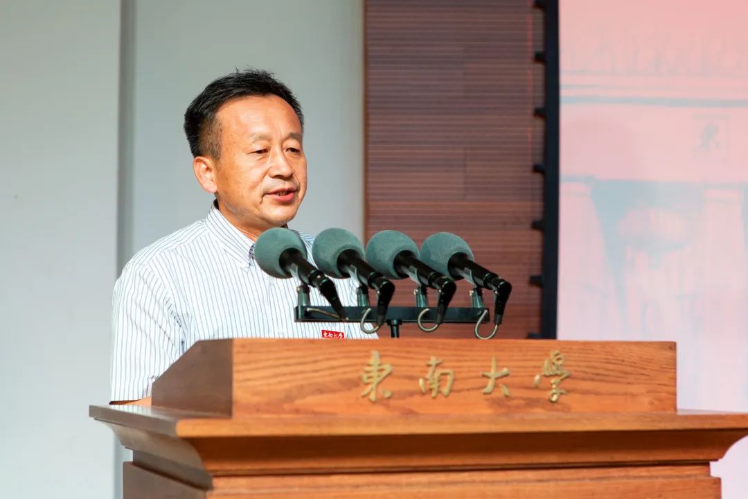 郑家茂首先介绍了到场的领导和嘉宾.