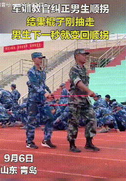 有的同手同脚变得不会走路了总会有同学像中了"魔咒"每到军训练队列的