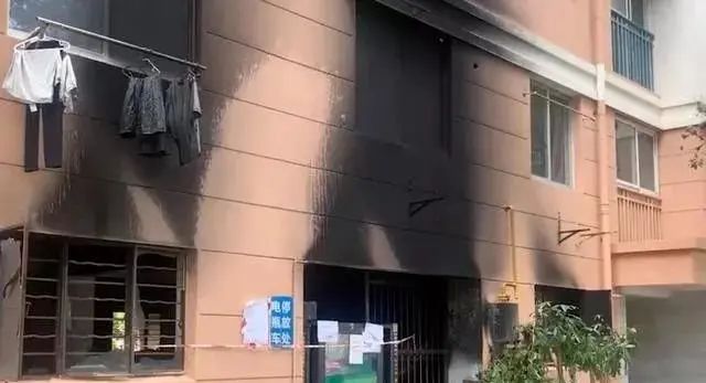 东城水岸小区有两处集中停放充电区域据了解电动自行车充电引发的火灾