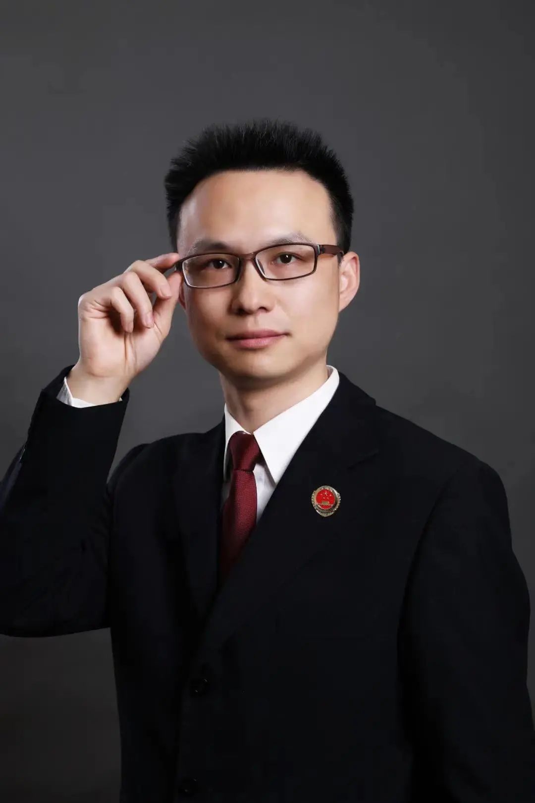 身边的英模陈荔做检察办案的强助攻