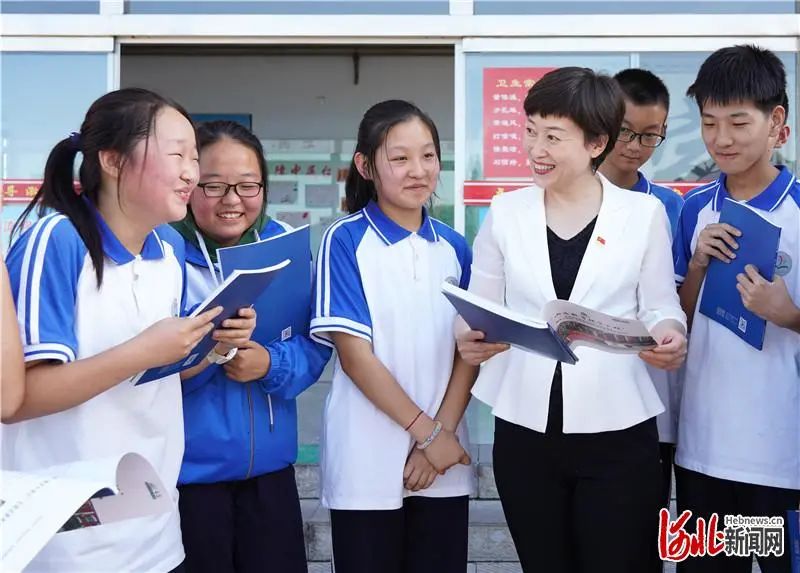 全国教书育人楷模河北省三八红旗手李红霞我愿意一直为孩子们点灯