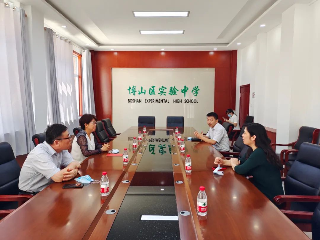 区人大常委会主任成文先后到博山区实验中学,博山小学,博山区特教中心