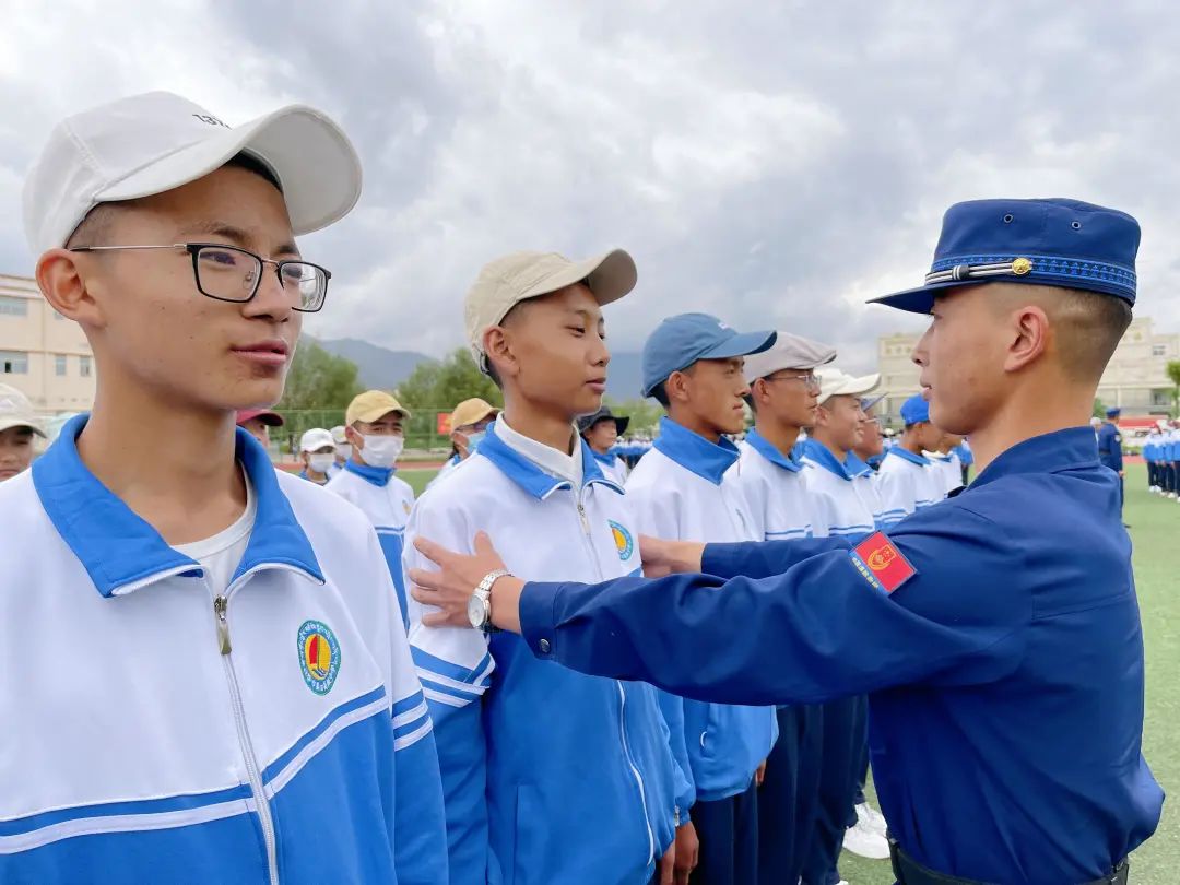 拉萨中学军训图片