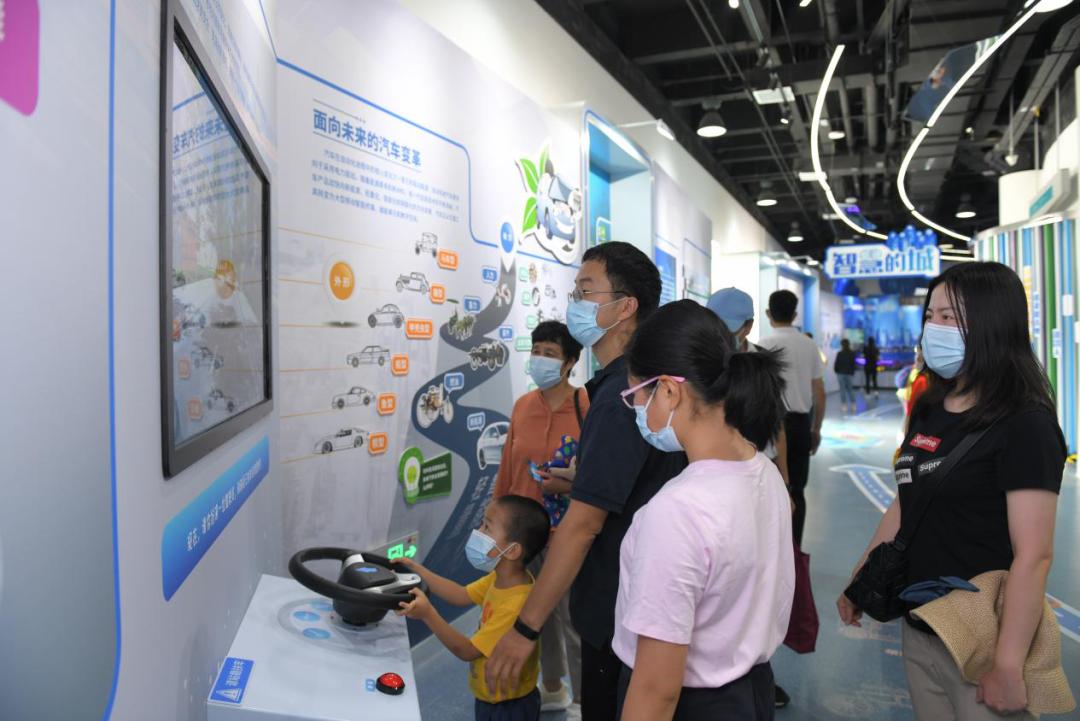 首都科技创新成果展智行万里主题展今日开展