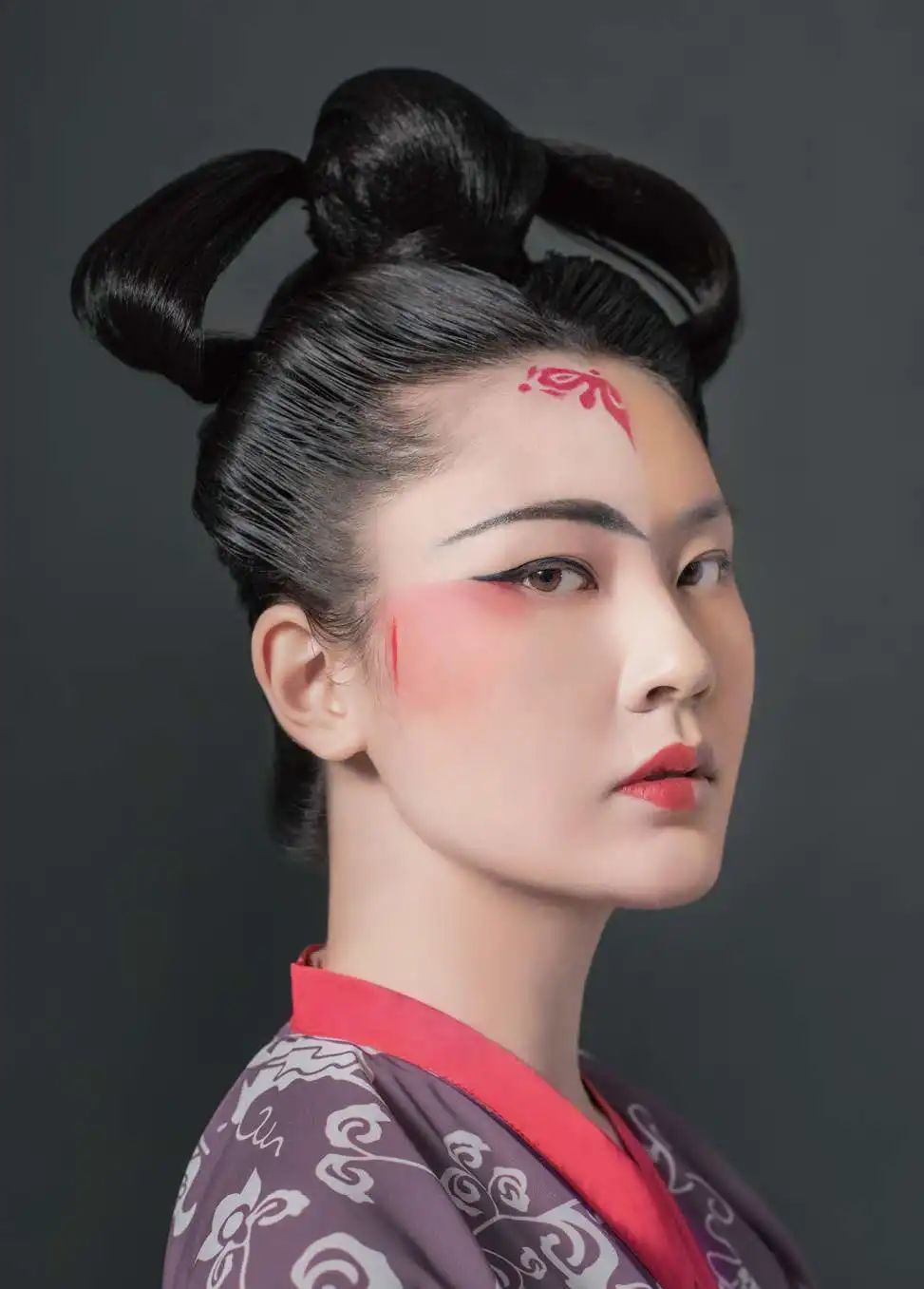 脂粉繁华的背后,藏着多少"人生几何,譬如朝露"的无奈与悲凉