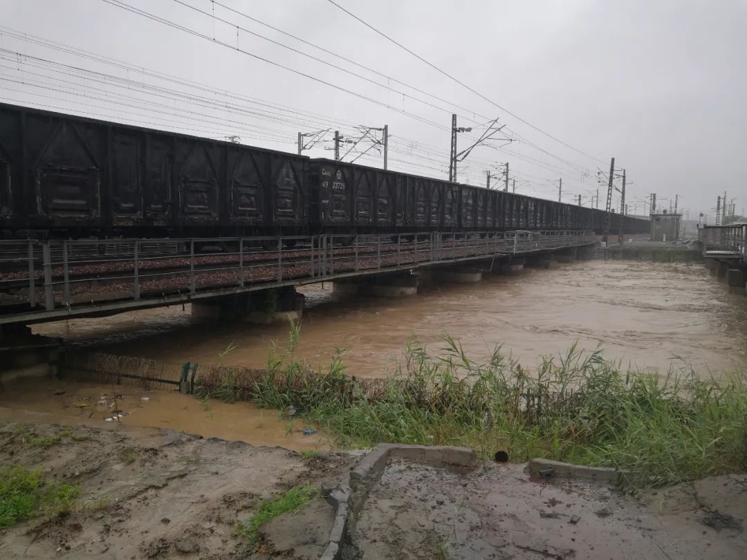 指挥重车压梁!他的职业生涯遇到最大挑战