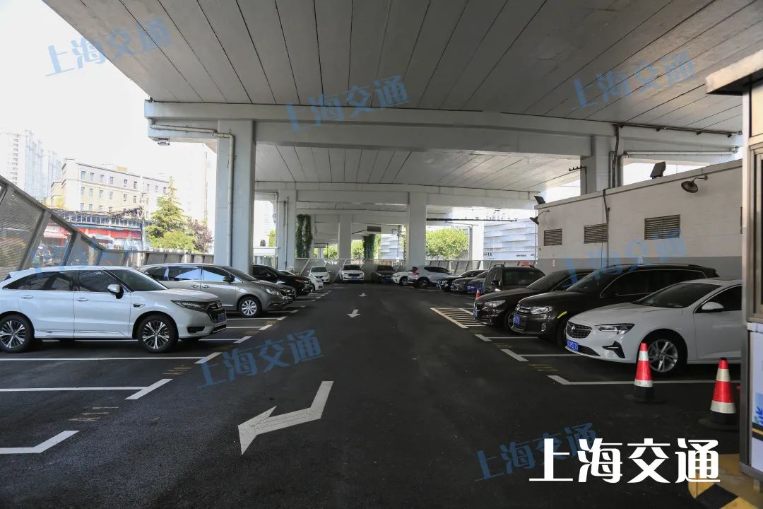 上海芮欧百货停车场图片