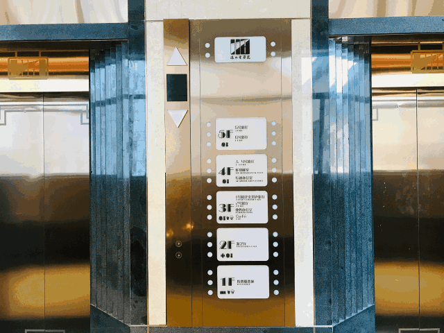 电影胶片元素的指示牌来源:沪北电影院微信公众号编辑:史笑雨↓可能