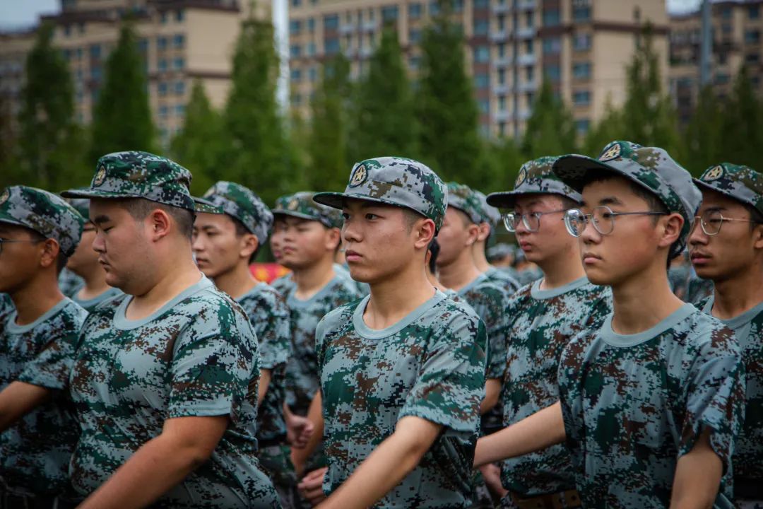 军训进行时 | 穿上军装的2021级新生,挥斥方遒