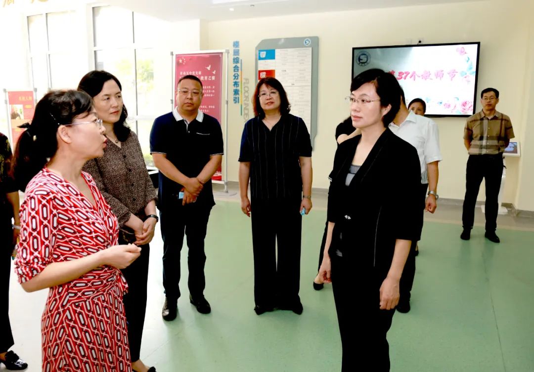 赵燕带队开展教师节走访慰问活动