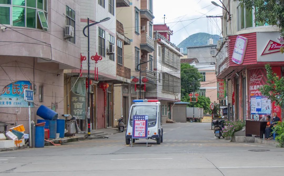 本土新增2213后勤人员阳性医院紧急停诊小学和鞋厂成疫情两大传播点