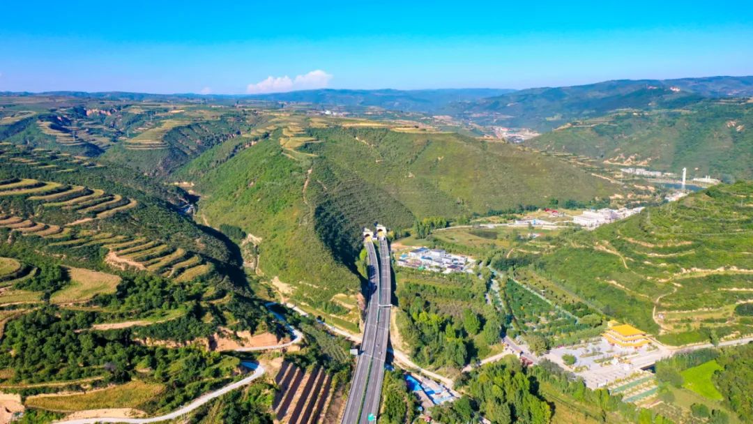 的新起点黄蒲高速公路不仅仅是一条路还是美轮美奂的风景线全线各处