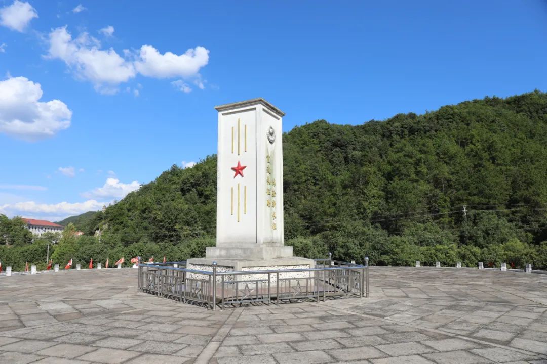 横店红军长征博览城位于东阳市横店镇八一村.