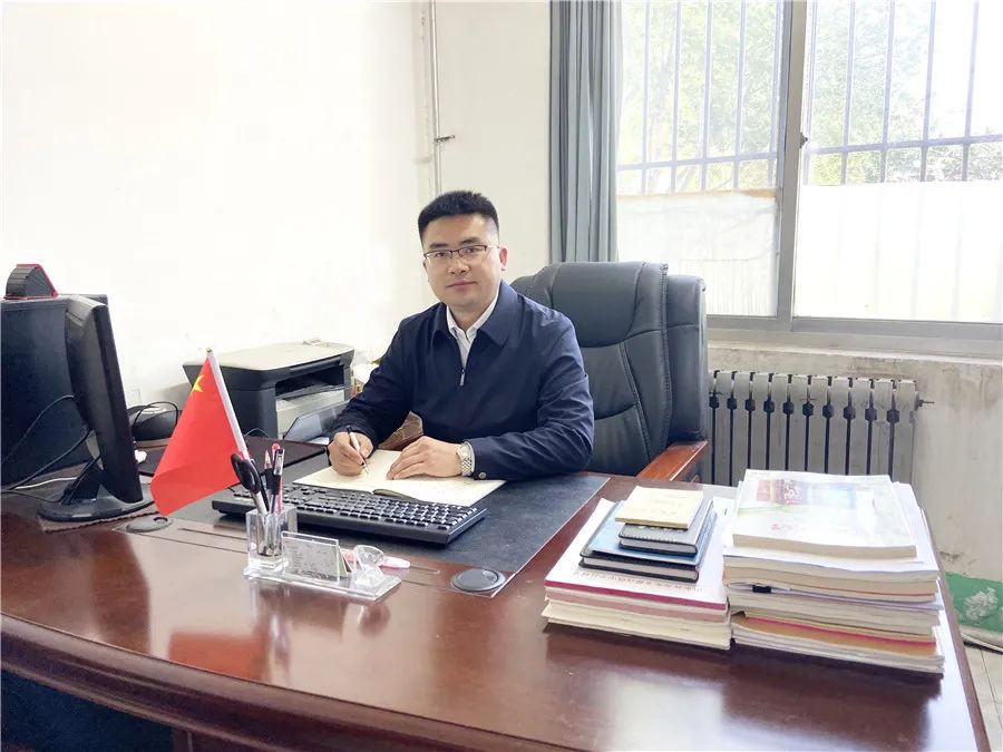 党员,大学学历,初中化学教师,现任教于临朐县城关街道北苑初级中学