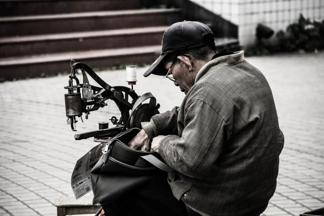 【散文】修鞋老人 ‖ 王斌