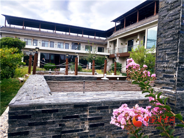 杏胡台民宿随着旅游设施不断完备,杏胡台村已发展了52家农家乐,9家