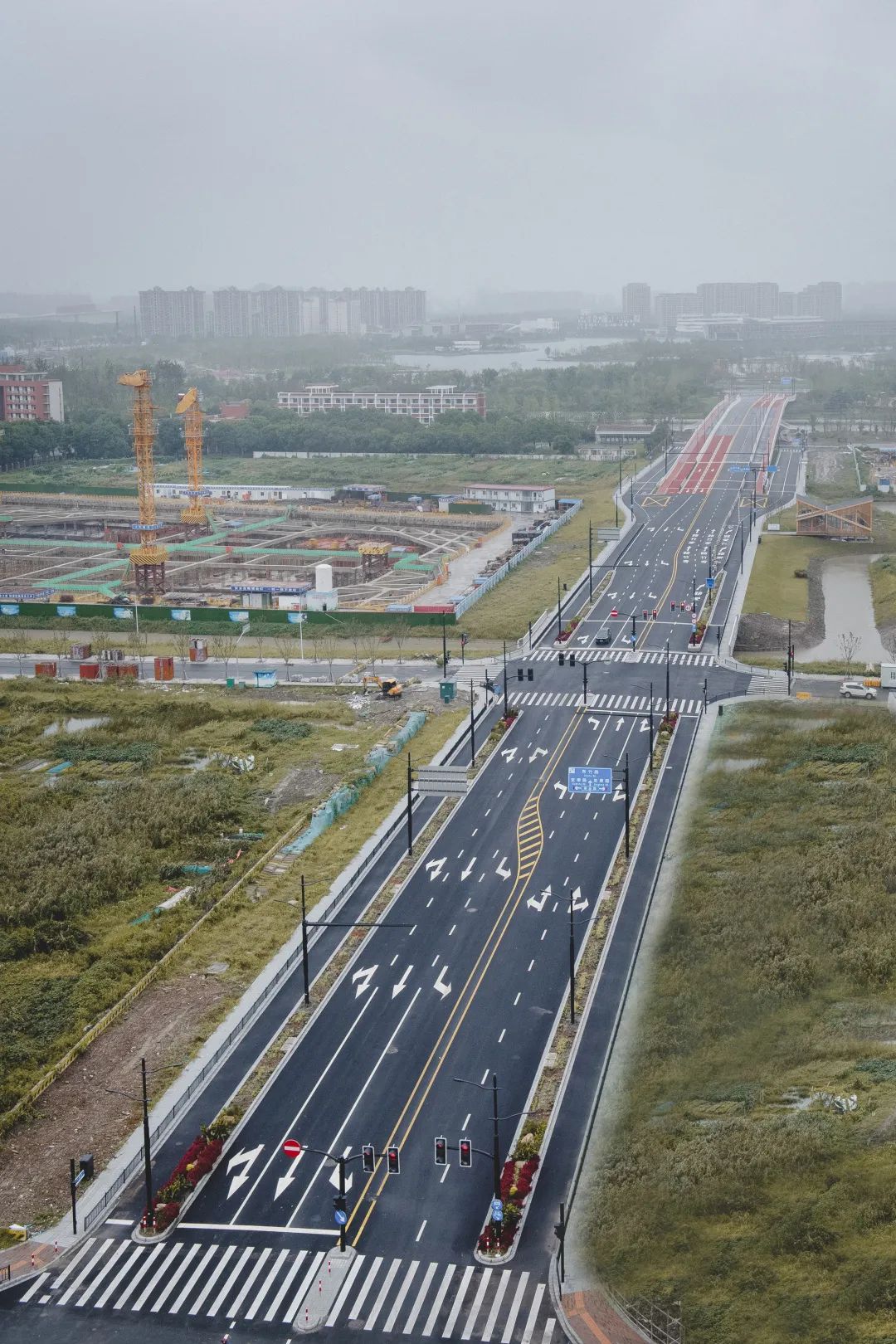 9月13日,历时1年多的建设,由新城公司建设的文耀路(南奉公路-德丰东路