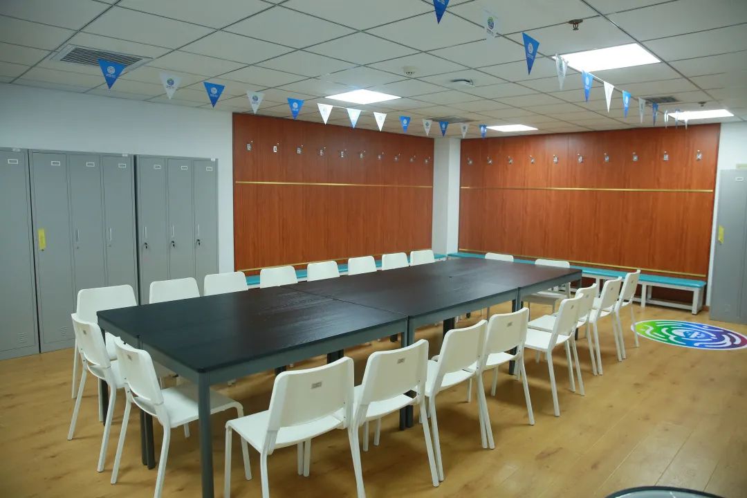 体育馆另有会议室,贵宾室,运动员休息室,健身房,媒体工作间,新闻发布