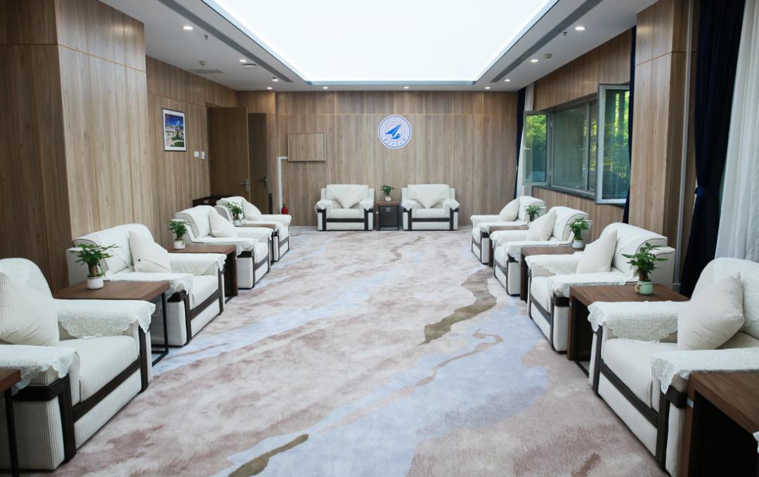 体育馆另有会议室,贵宾室,运动员休息室,健身房,媒体工作间,新闻发布