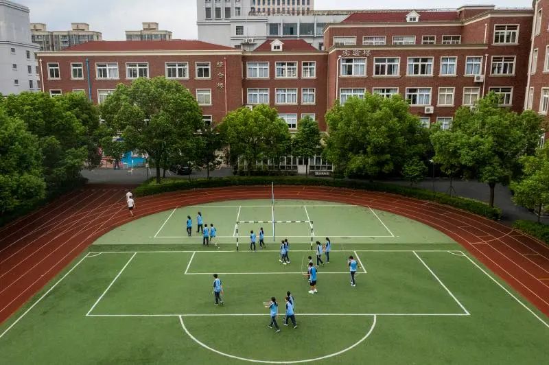 练这项运动,上海宝山这所中学的孩子打破世界纪录,学习成绩还名列前茅