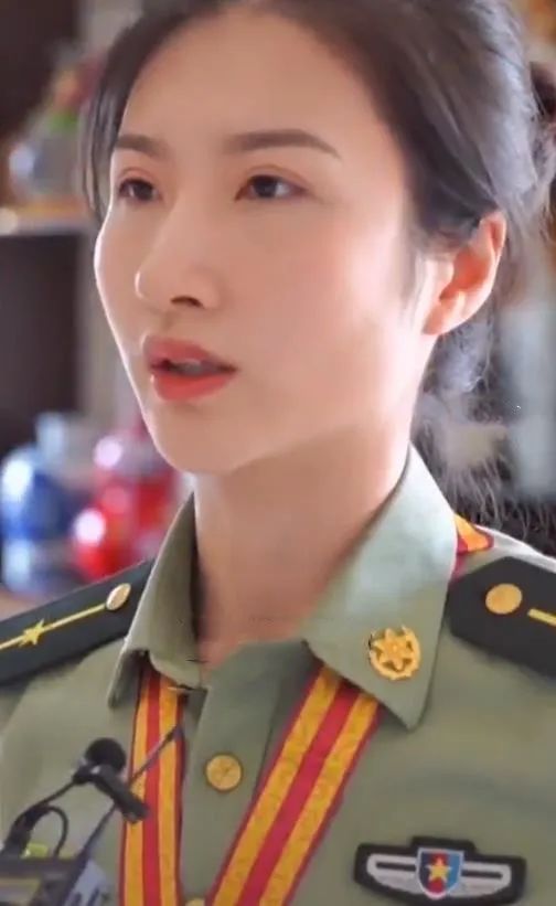 23岁女少尉一等功