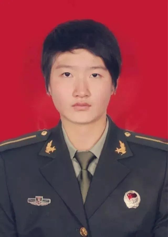 女兵证件照片常服图片