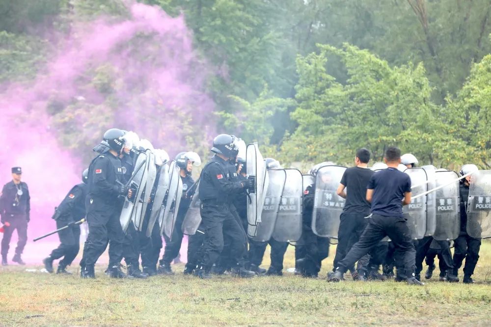 临夏州公安机关开展全警实战大练兵应急处突拉动演练暨特巡警红蓝对抗