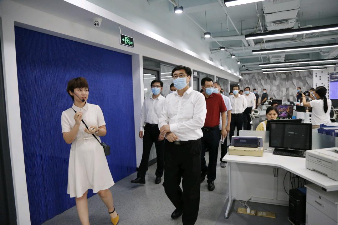 新华社副秘书长,人事局局长景如月到新河县调研