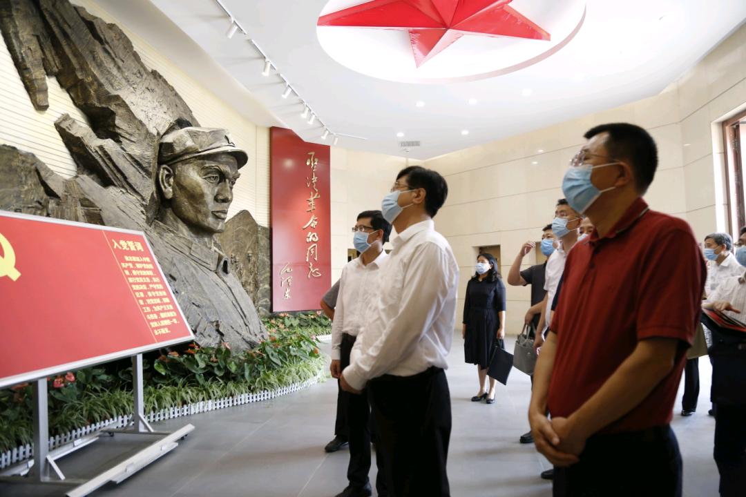 新华社副秘书长,人事局局长景如月到新河县调研