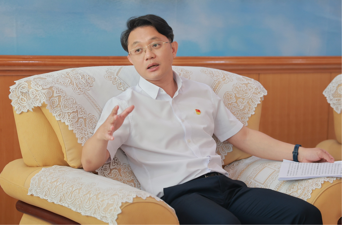 石龙镇委书记陈庆松:在"双万"新赛道奋力实现"五个更"的目标为东莞在