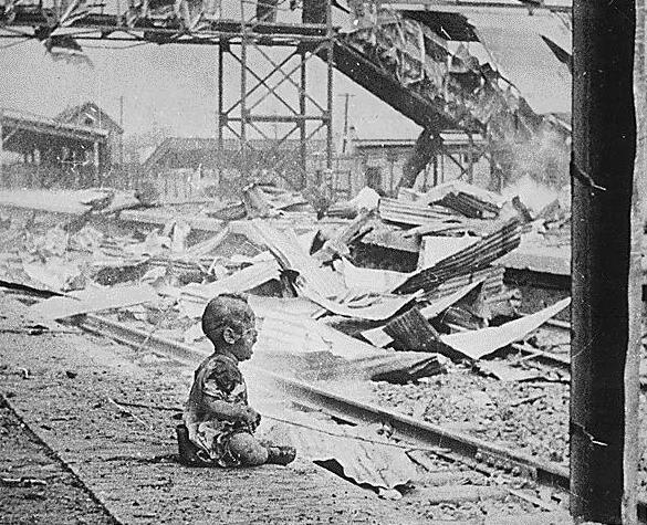 1937年8月28日下午2时10分,侵华日军6架轰炸机窜至上海火车南站上空