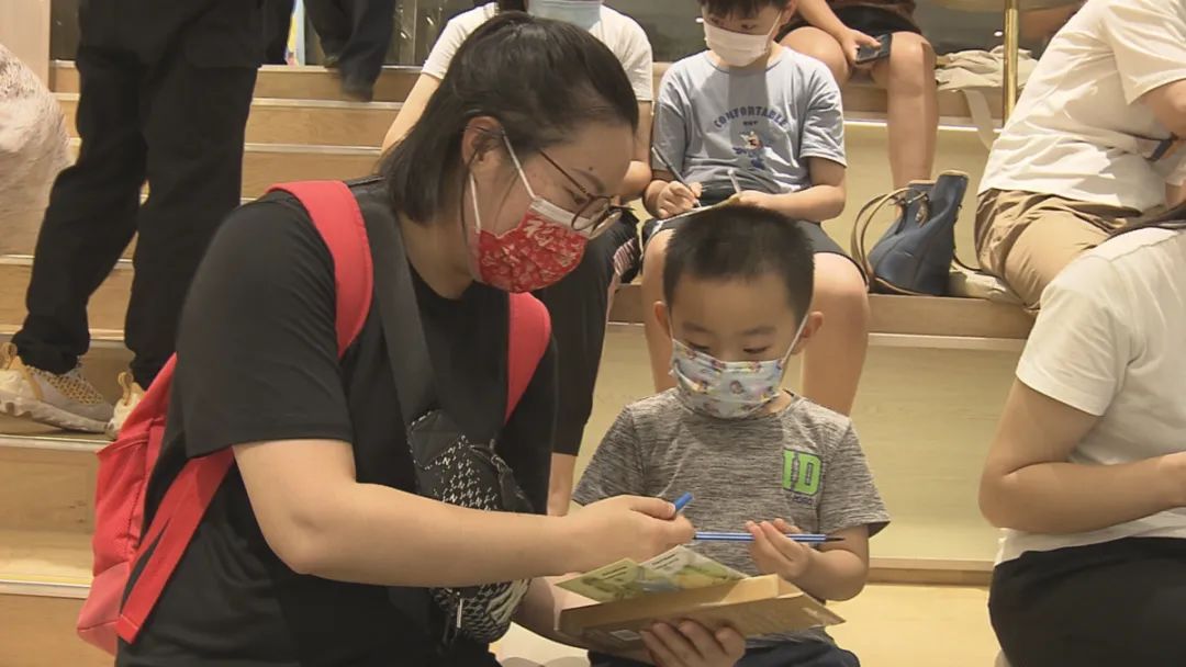 “集邮与少年”方寸之间感受邮票文化