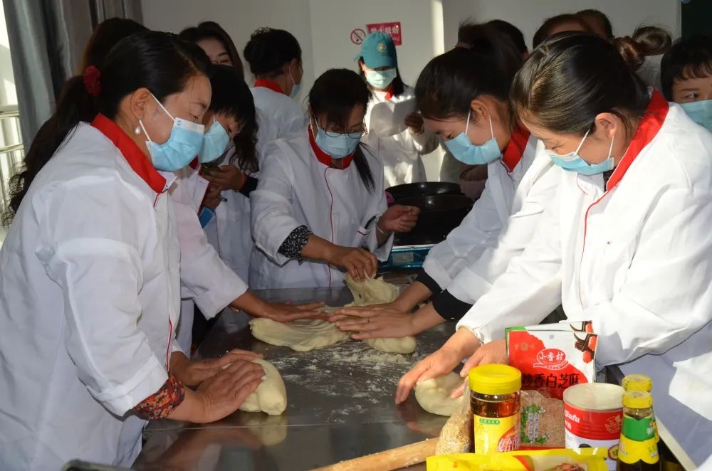 学面点技艺传面点文化肃北县2021年中西式面点培训班开班啦