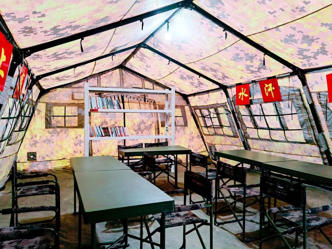 以绘画,书法,摄影,雕塑等方式营造野战文化氛围,服务练兵打仗